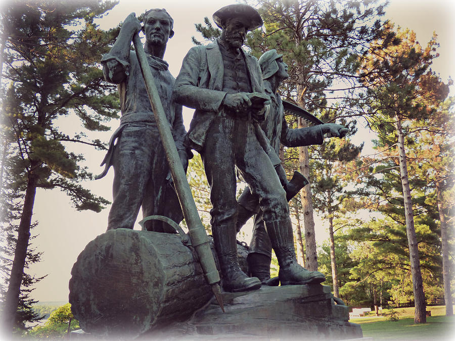 Lumbermens Monument Photograph