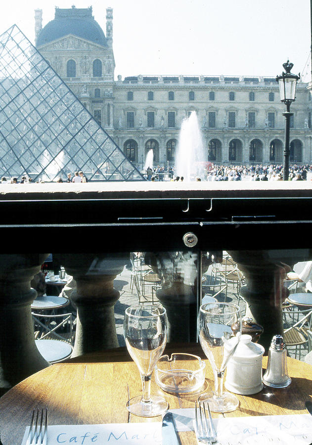 Lunch at the Louvre Photograph by Rein Nomm
