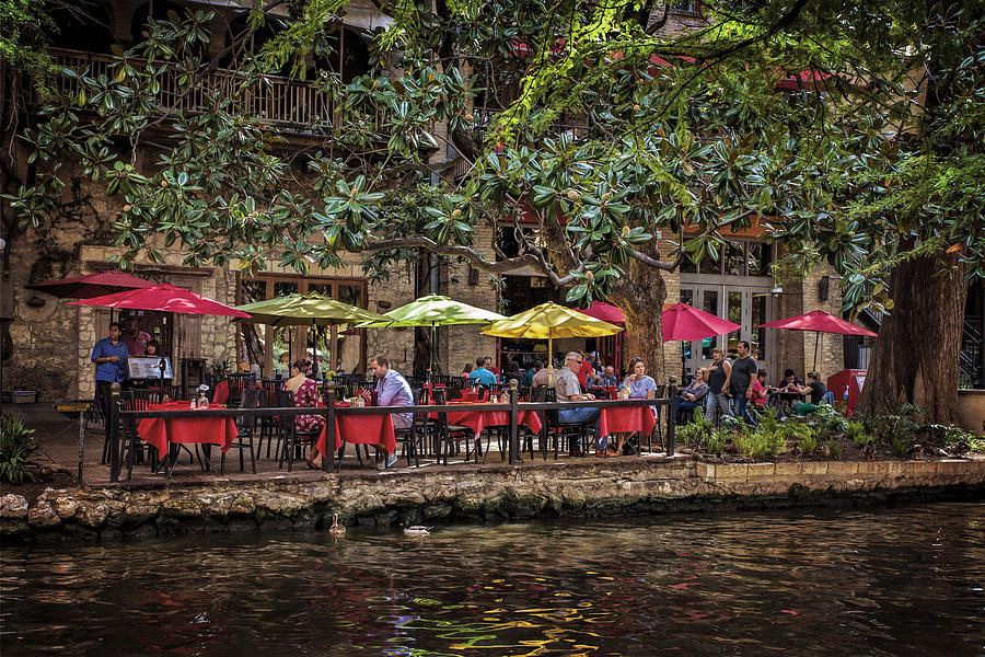 Lunch on the Riverwalk Photograph by Diana Powell