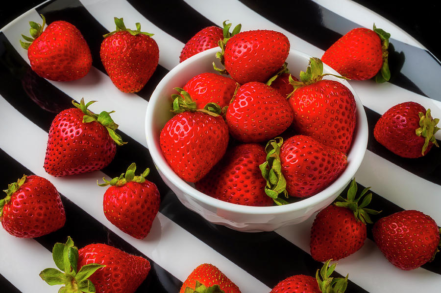Luscious Strawberries Photograph by Garry Gay