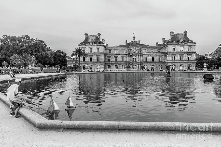 Luxembourg Palace And Pool, Paris, Blk Wht Photograph by Liesl Walsh