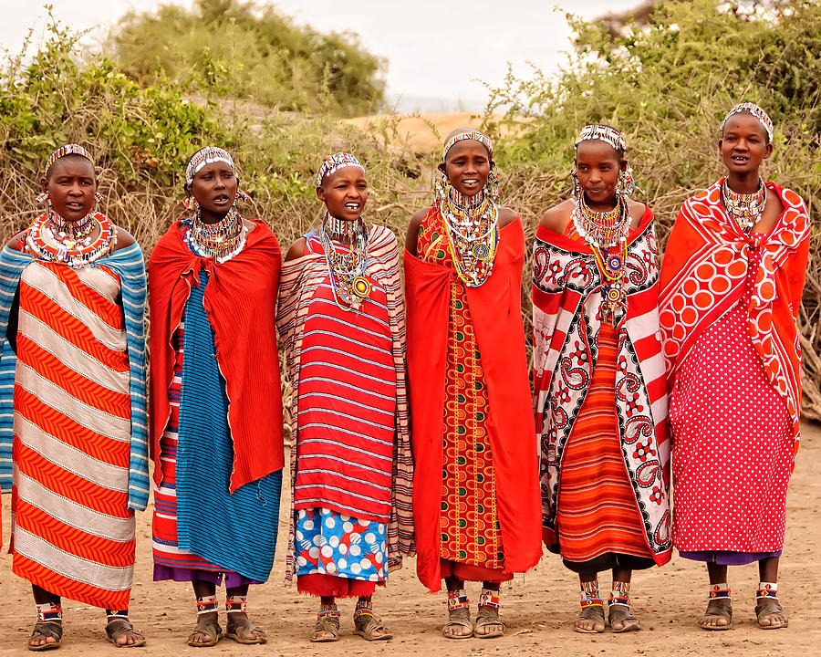 Сouple Of Maasai In Traditional Dress Seamless Background