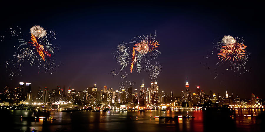 Independence Day Photograph - Macys Fireworks IV by Dave Hahn