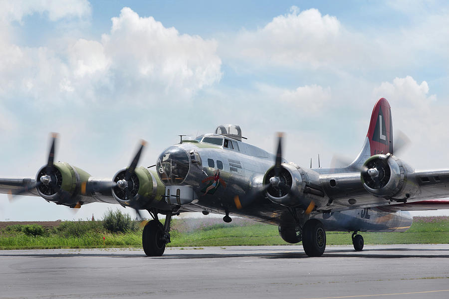Madras Maiden B-17 Photograph by Peter Chilelli