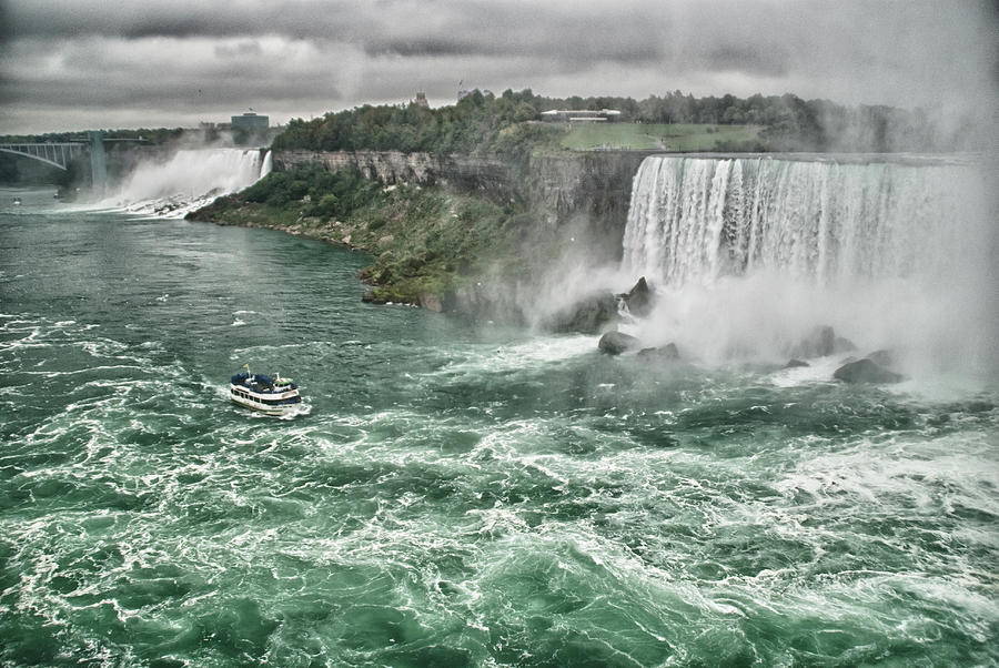 Maid of the Mist 8971 Photograph by Guy Whiteley
