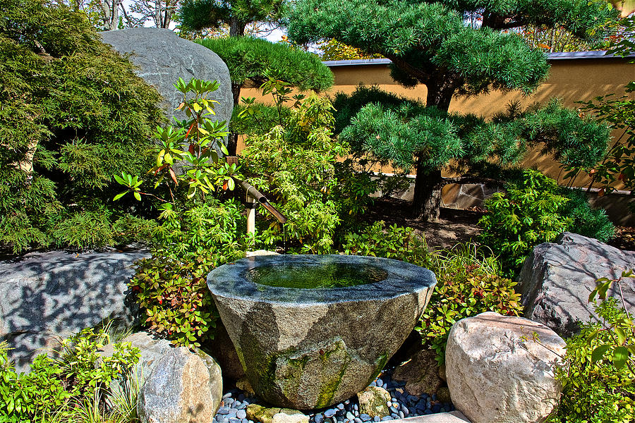 Main Gate Water Basin In Japanese Garden In Meijer Gardens In