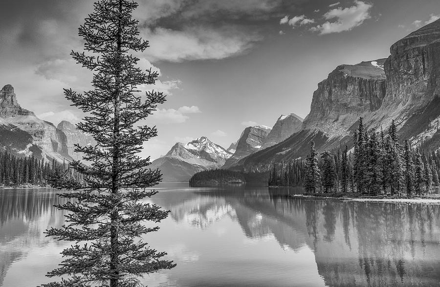 Maligne Lake Photograph by Arti Panchal - Fine Art America