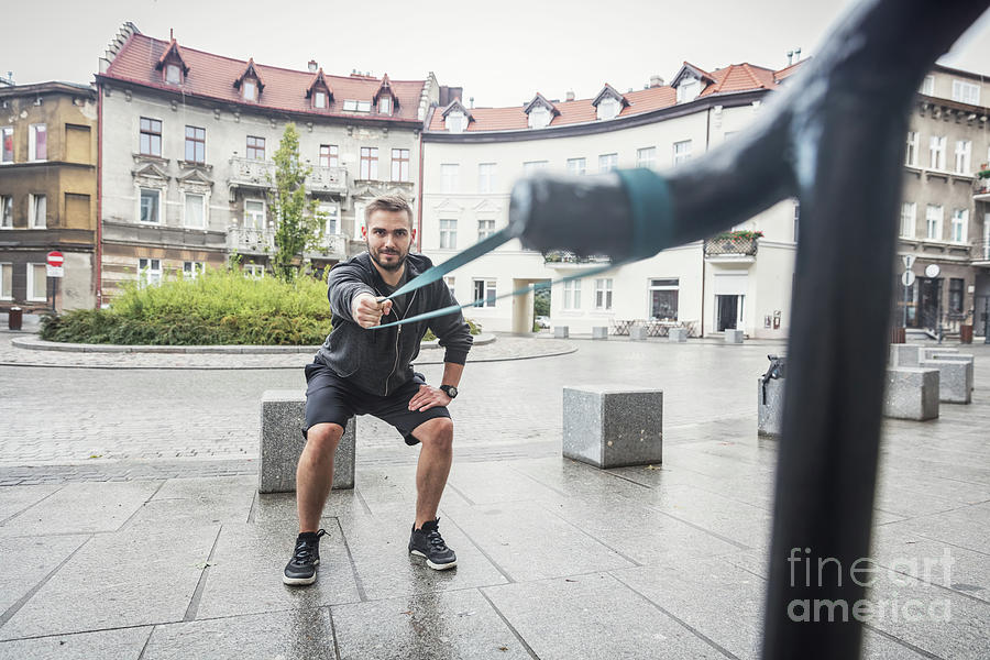 Man toning his body in an outdoor city training. Photograph by Michal Bednarek