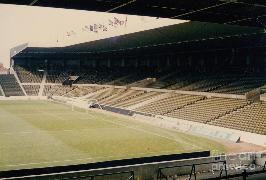 manchester-city-maine-road-north-stand-1-1970s-legendary-football-grounds.jpg