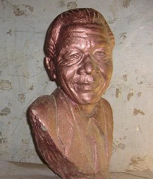 Portrait Sculpture - Mandela2 by Sylvester Banahene