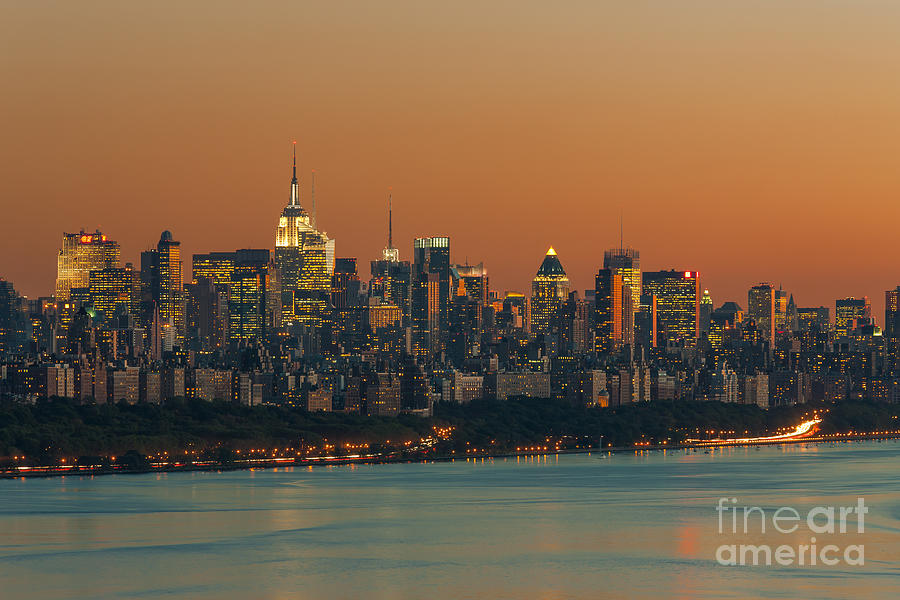 Manhattan Twilight I Photograph by Clarence Holmes
