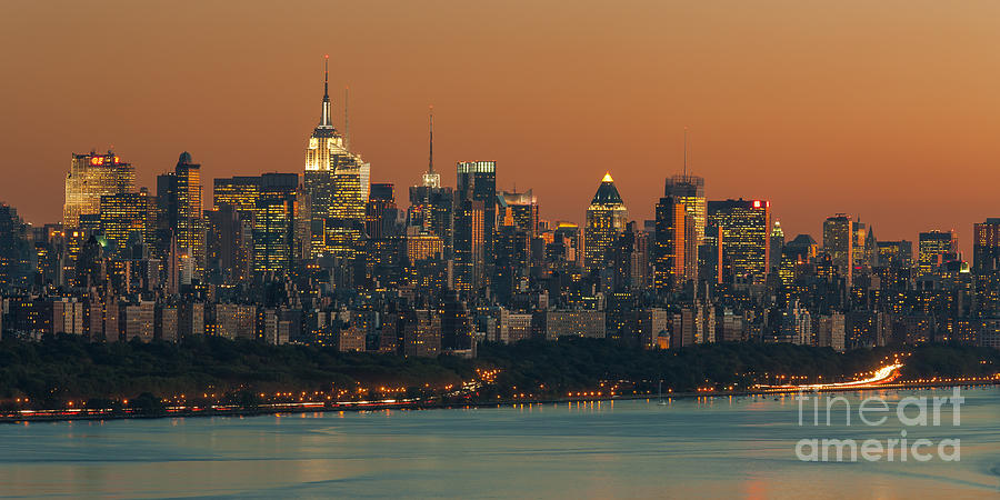 Manhattan Twilight VIII Photograph by Clarence Holmes