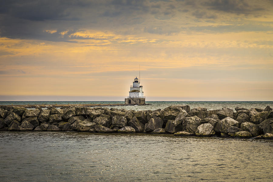Manitowoc Lighthouse 2015-2 Photograph by Thomas Young