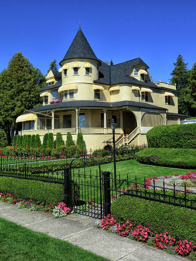 Mansion On Mackinac Island Photograph by Dave Mills