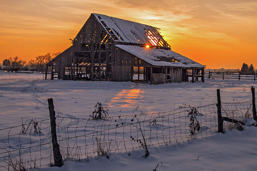 Mapleton Barn Photograph by Wesley Aston