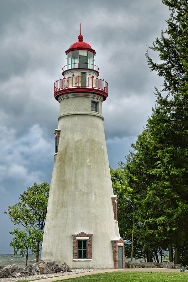 Marblehead Lighthouse Photograph by Sheila Grimm - Fine Art America