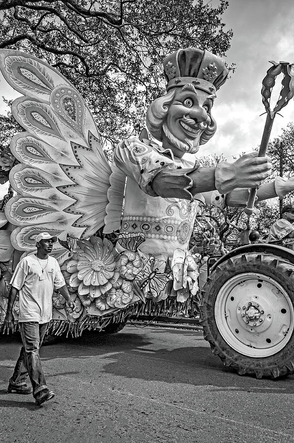 Mardi Gras Parade - King of the Butterflies bw Photograph by Steve Harrington
