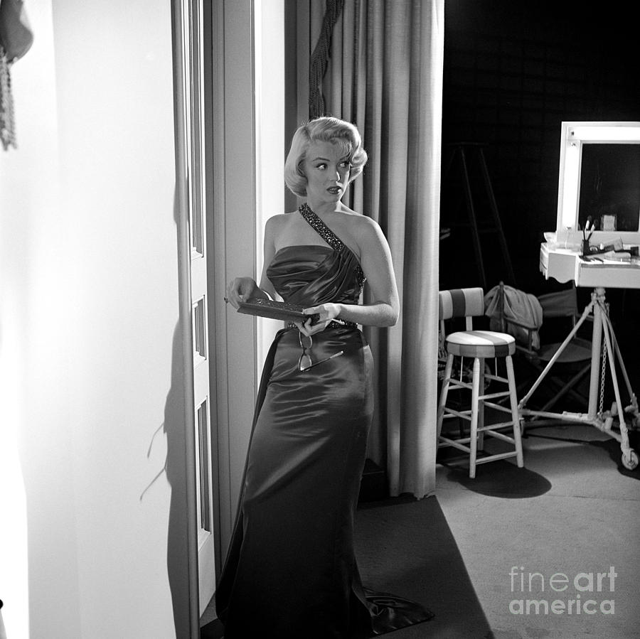 Marilyn Monroe Photograph - Marilyn Monroe On The Set Of How To Marry A Millionaire Fine Art Print by Frank Worth Marilyn Monroe Photograph - Marilyn Monroe On The Set Of How To Marry A Millionaire Fine Art Print by Frank Worth