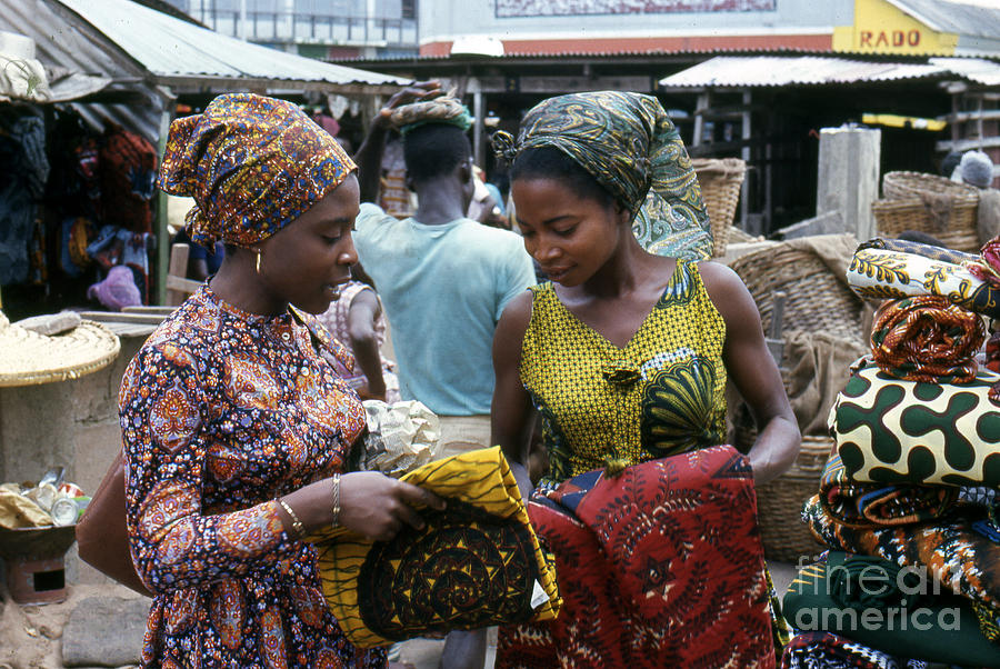 Market in Accra Ghana Photograph by Erik Falkensteen