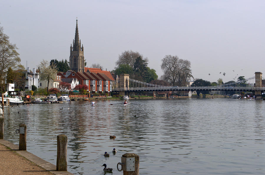 Marlow by The River Thames Photograph by Chris Day
