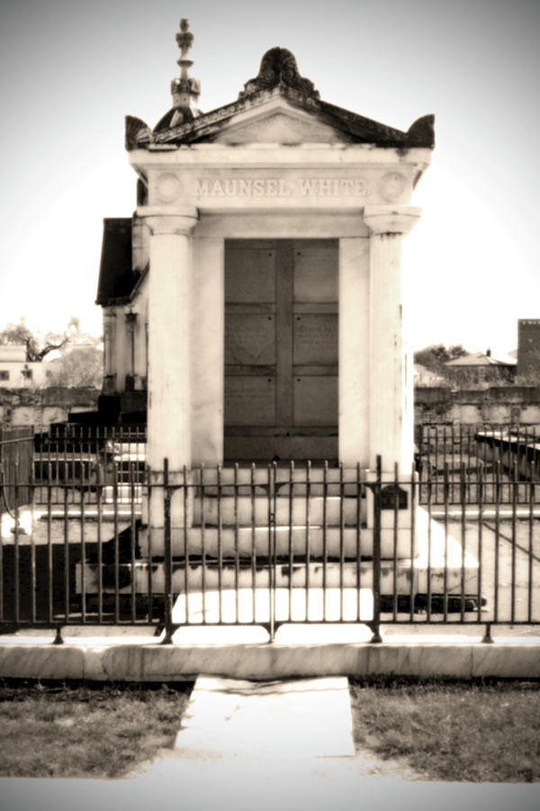 New Orleans Photograph - Maunsel-White Tomb n.3 by Patrick Degan