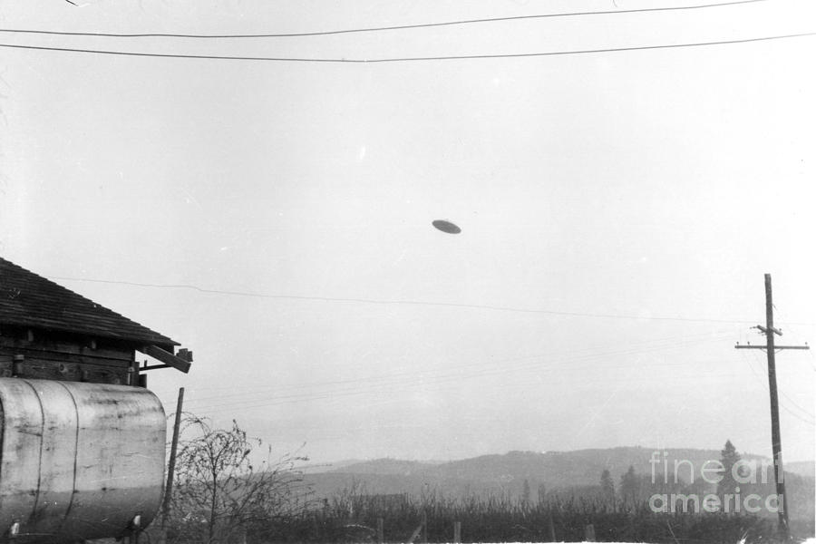 Mcminnville Ufo Sighting, 1950 Photograph by Science Source