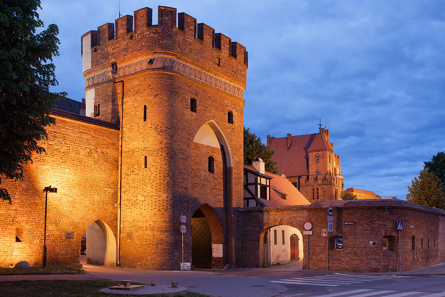 Medieval Bridge Gate and City Wall in Torun Photograph by Artur Bogacki