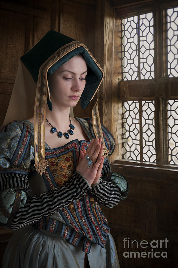 Medieval Tudor Woman At Prayer Photograph by Lee Avison