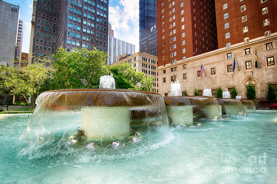 Pittsburgh Photograph - Mellon Square Park Pittsburgh Pennsylvania by Amy Cicconi