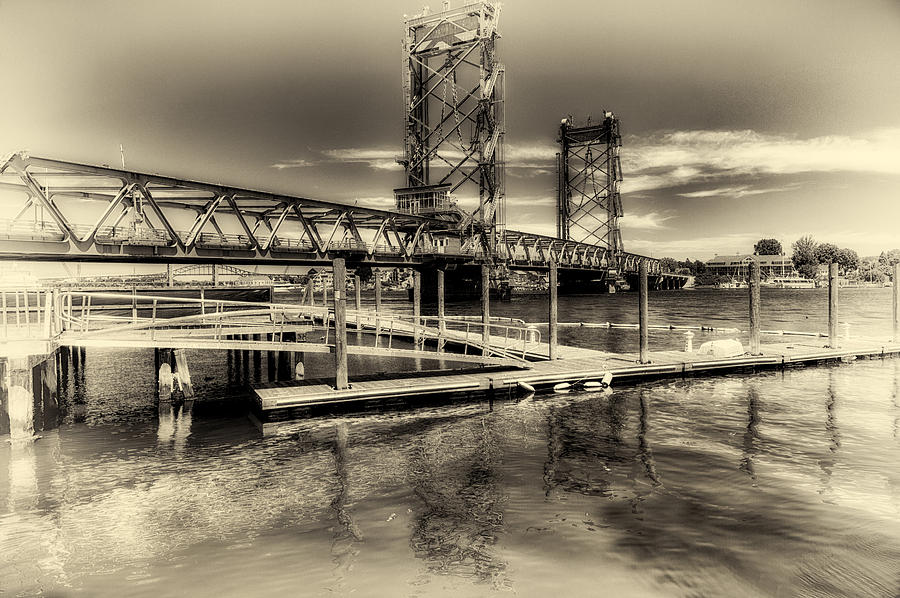 Memorial Bridge Photograph by John Hoey