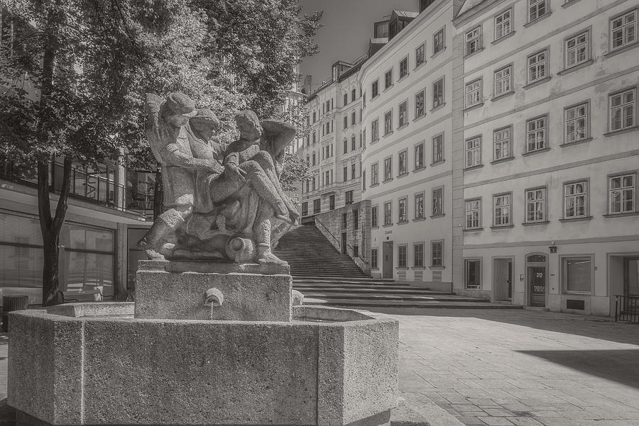Memorial fountain Photograph by Roberto Pagani