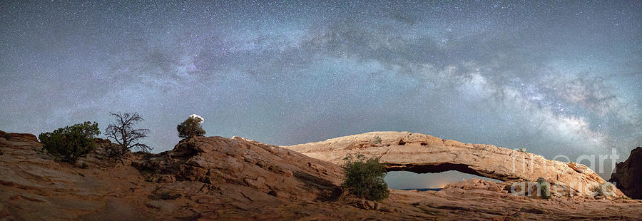 Mesa Arch Milky Way Photograph by Robert Loe