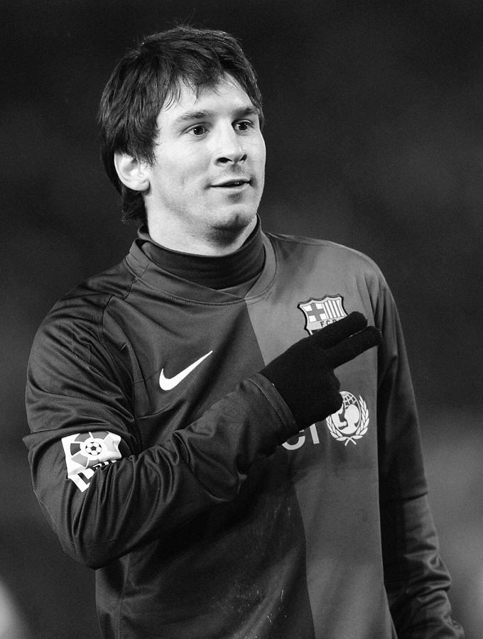 Football Photograph - Messi 8 by Rafa Rivas