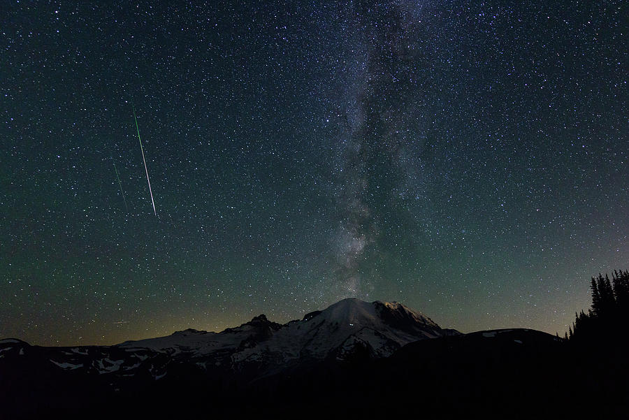 Meteor Shower at Mt Rainier Digital Art by Michael Lee