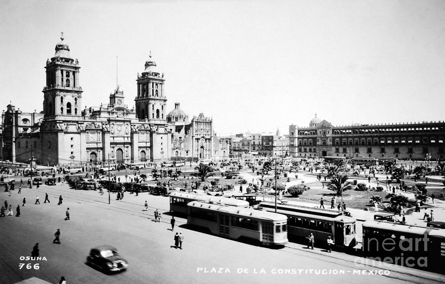 MEXICO CITY: ZOCALO, c1930 Photograph by Granger