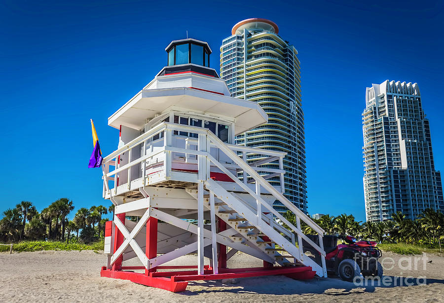 Miami Beach Lifeguard House 4465 Photograph by Carlos Diaz