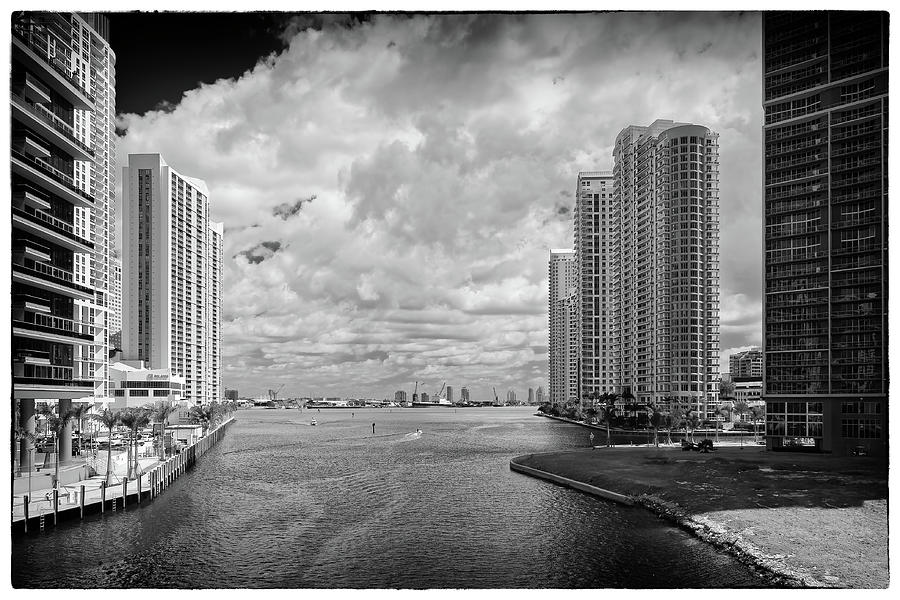 Miami river 4076BW Photograph by Rudy Umans