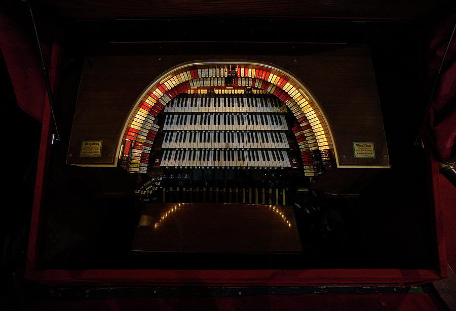 1988 орган. Wurlitzer Pipe Organ. Wurlitzer Theatre Organ. Орган Crown Chicago. Органом Вурлитцера в театре Чикаго.