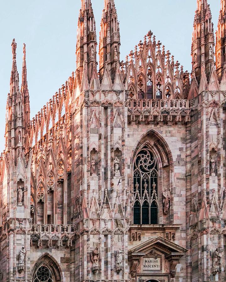 latin(?)>english] from the big cathedral in milan, italy. sorry