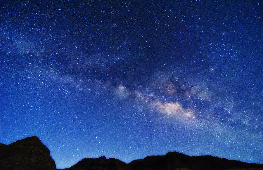Milky Way from Polihale Kauai Hawaii Photograph by Lawrence Knutsson