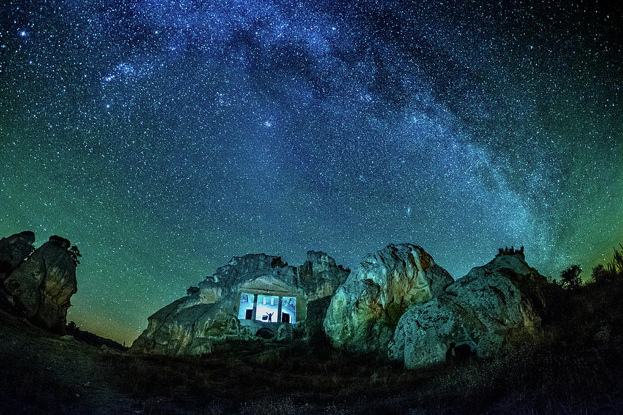 Tomb Photograph - Milky Way by Okan YILMAZ