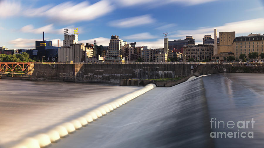 Mill City Lock and Dam Photograph by Ernesto Ruiz