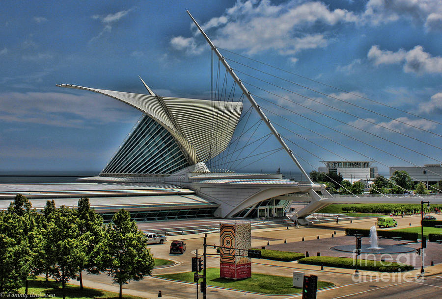 Milwaukee Photograph - Milwaukee Art Museum 3 by Tommy Anderson