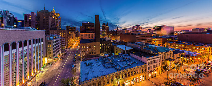 Milwaukee Evening Glimmer Photograph by Andrew Slater