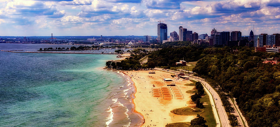 Milwaukee On The Shores Of Lake Michigan Photograph by Mountain Dreams