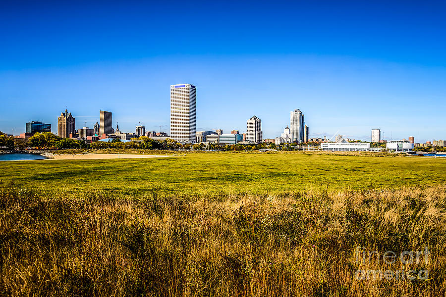 Milwaukee Photograph - Milwaukee Skyline Photo with Lakeshore State Park by Paul Velgos