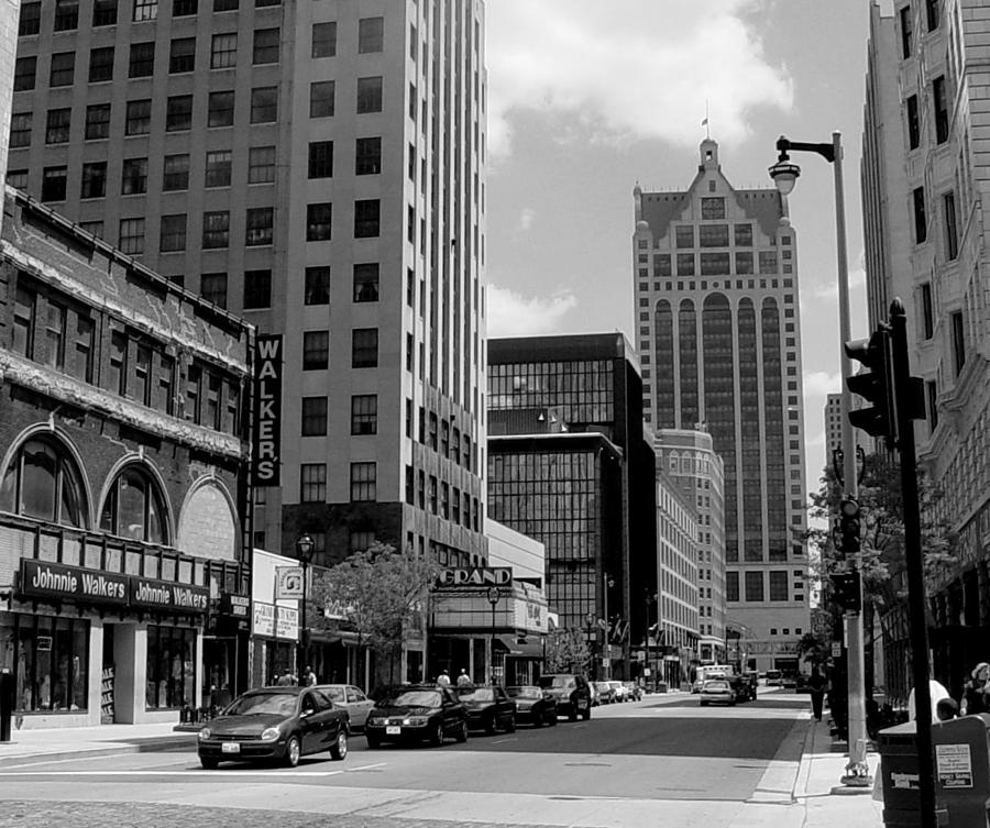 Milwaukee Street Scene b-w Photograph by Anita Burgermeister