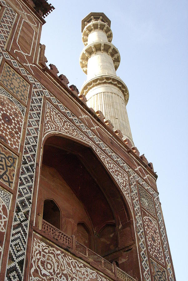 Minaret at Sikandra Photograph by Padamvir Singh