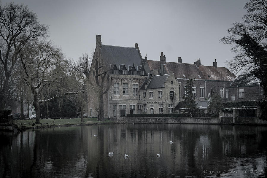 Minnewater O Lago del Amor Brugge Photograph by Henri Irizarri