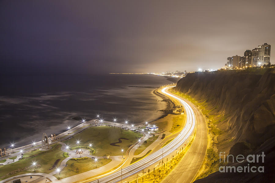 Miraflores in Lima at traffic time Photograph by Olivier Steiner